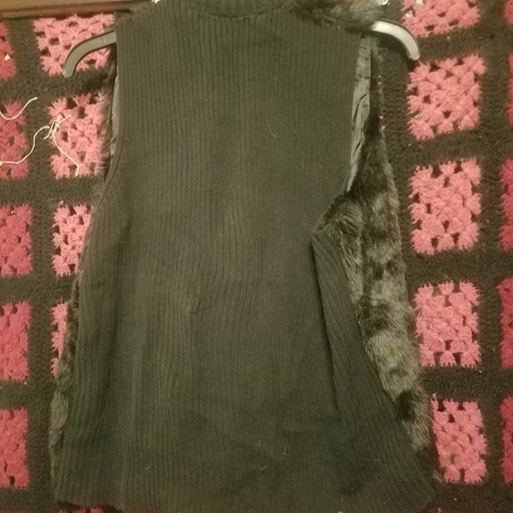 Sag harbor faux fur black vest size L - Picture 3 of 3